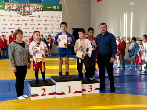 Камскоустьинские самбисты  стали призерами  турнира в Буинске