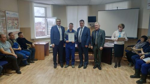 Профессионалов отметили к празднику