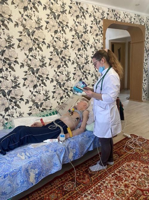 Врачи посещают своих подопечных на дому