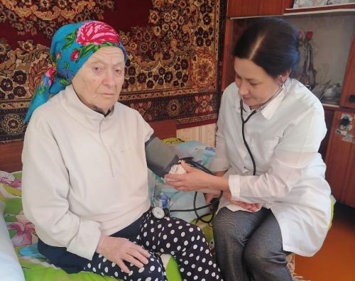 Врачи посещают своих подопечных на дому