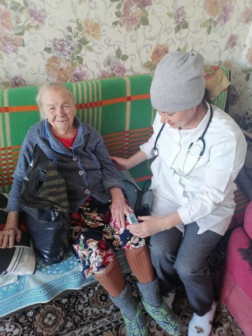 Врачи посещают своих подопечных на дому