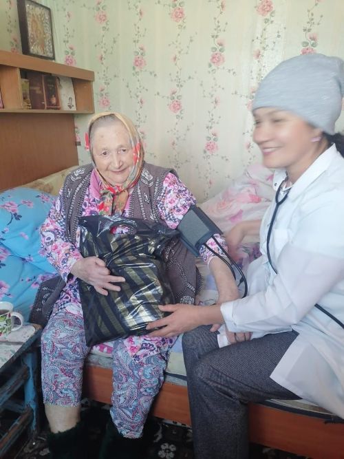 Врачи посещают своих подопечных на дому