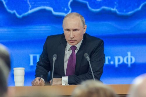 Путин распорядился увеличить премии учителям