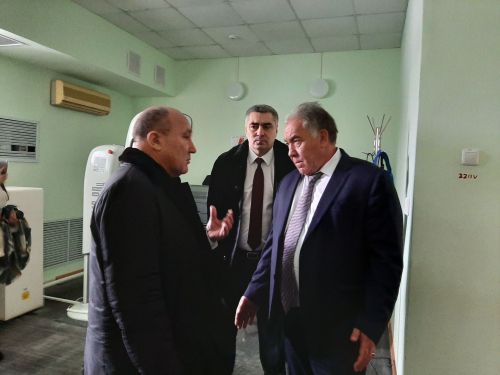 Марат Ахметов посетил Камско-Устьинскую ЦРБ