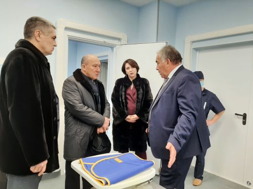 Марат Ахметов посетил Камско-Устьинскую ЦРБ