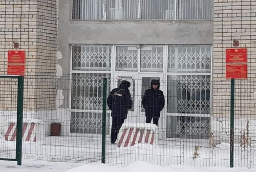 Полиция взяла под охрану военкомат