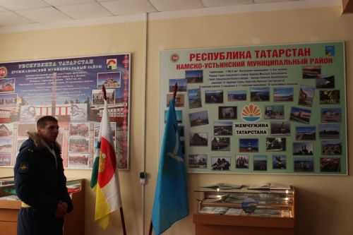 Камскоустьинцы поздравили с праздником подшефную воинскую часть