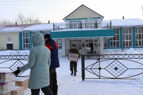 Посылки для солдат собрали жители Камского Устья