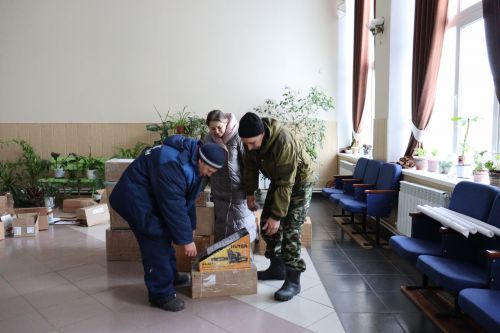Посылки для солдат собрали жители Камского Устья