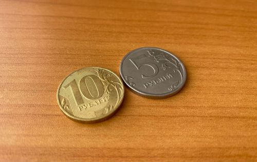 В России вернут купюры в 5 и 10 рублей
