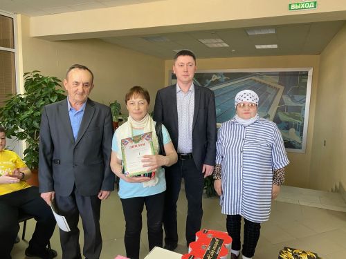 Ветераны и молодежь Камского Устья стали соперниками