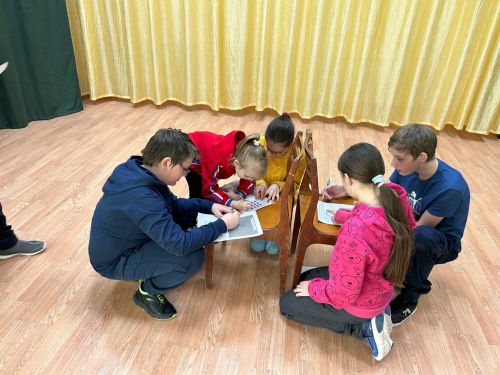 Нескучные каникулы проводят школьники