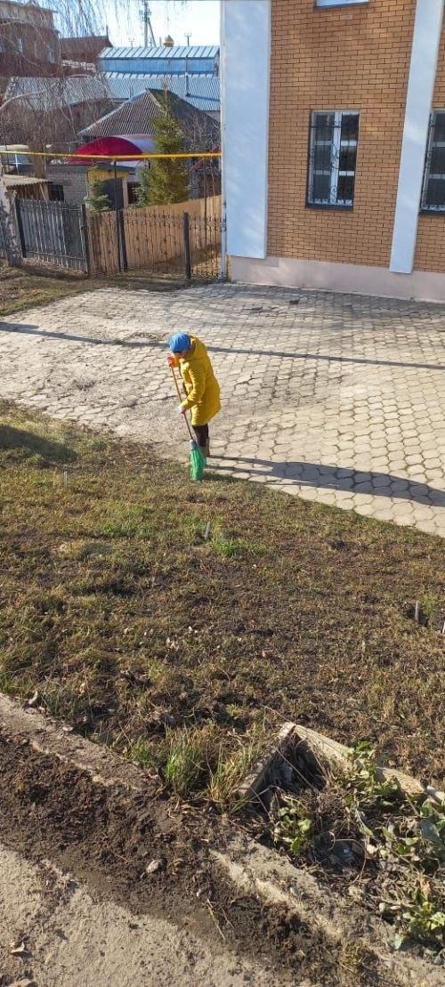 Осталась одна скамейка и около той нет урны