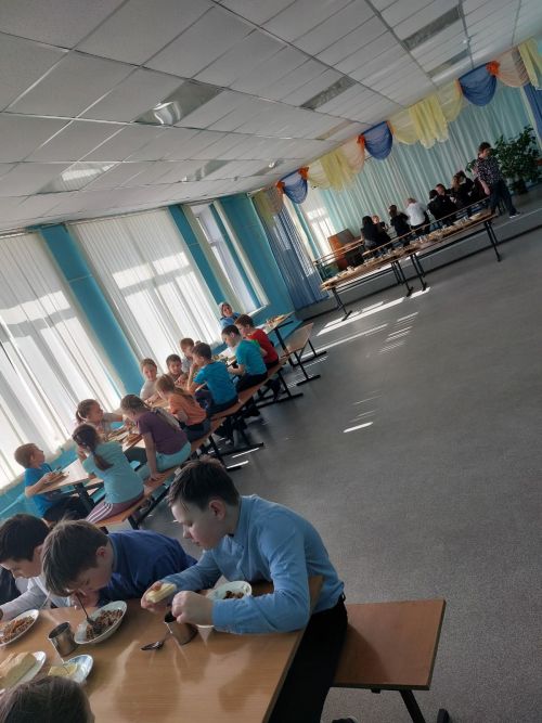 Контроль горячего питания провели родители в школьной столовой