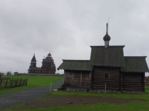 Кижи: символ мастерства и таланта зодчих русского Севера.