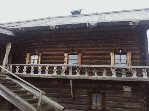 Кижи: символ мастерства и таланта зодчих русского Севера.