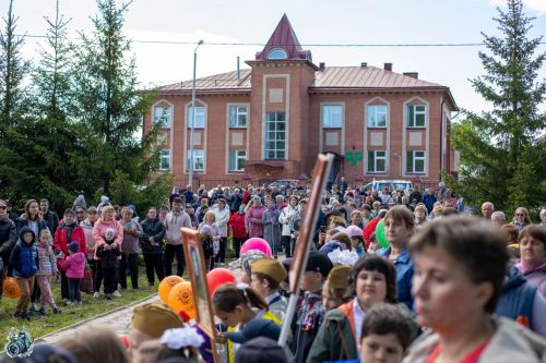В Теньках на митинг собралось все село