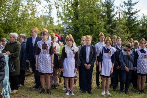 В Теньках на митинг собралось все село