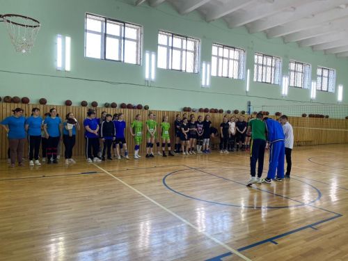 Волейболисты Камского Устья посвятили Дню Победы турнир