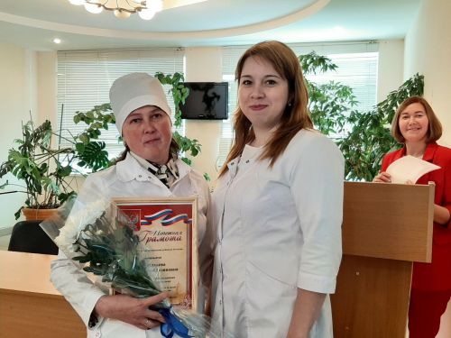 В Международный день медсестры наградили сотрудниц Камско-Устьинской ЦРБ