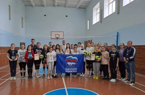 В Камском Устье волейболисты сразились за кубок «Единой России»
