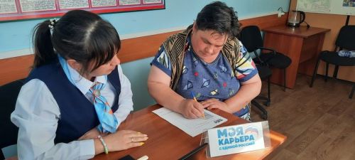 Специалисты ЦЗН проводят работу с жителями района разных возрастов