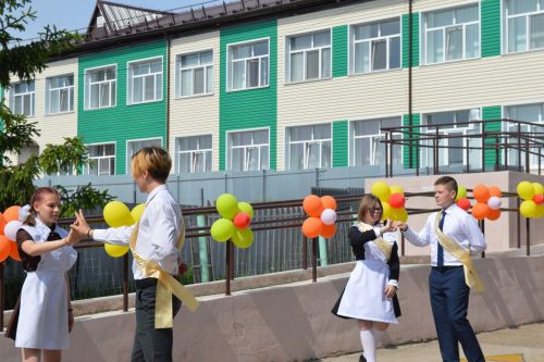 Сегодня во всех школах прозвенели Последние звонки