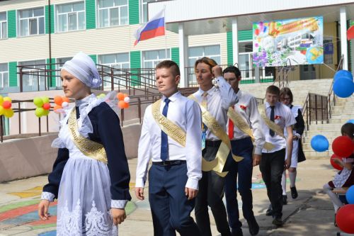 Сегодня во всех школах прозвенели Последние звонки