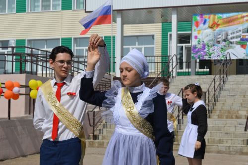 Сегодня во всех школах прозвенели Последние звонки