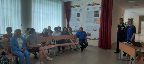 Дети познакомились с патрульным автомобилем ГИБДД