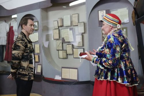 Инсталяция, спектакль-прогулка и народный артист России