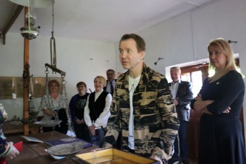 Инсталяция, спектакль-прогулка и народный артист России