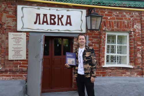 Инсталяция, спектакль-прогулка и народный артист России