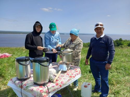Камскоустьинцы встречают туристов
