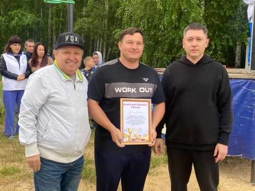 В Камском Устье наградили активную молодёжь района