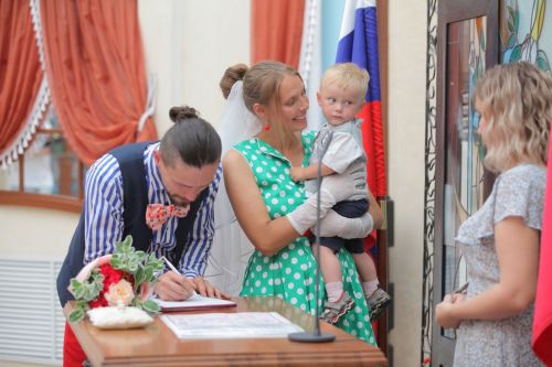 Антоновские стиляги сыграли яркую свадьбу