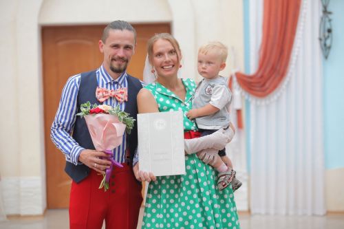 Антоновские стиляги сыграли яркую свадьбу
