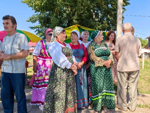 В Теньках отметили праздник «Медовый спас»