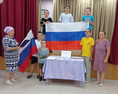 День флага России отметили в библиотеках района