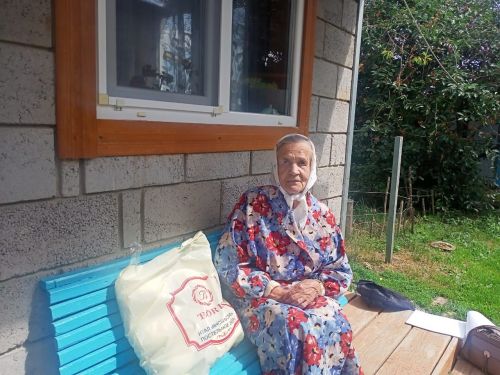 ТОСовцы Южной околицы поздравили ветерана труда