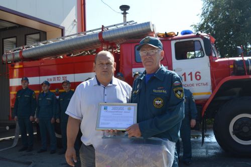 В Камском Устье проводили на пенсию сотрудника МЧС