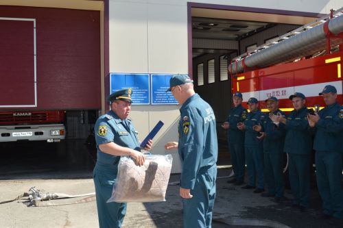 В Камском Устье проводили на пенсию сотрудника МЧС