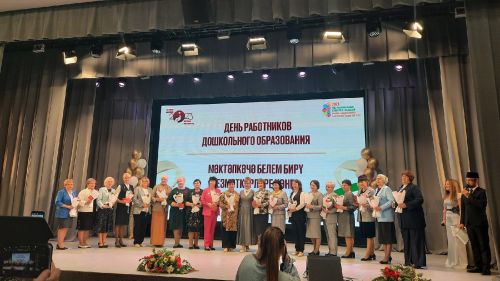 Воспитатель из Камского Устья получила награду