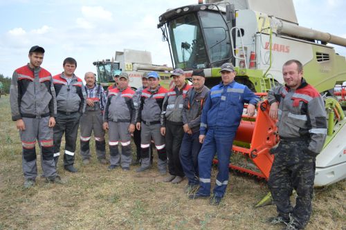 Лидеры уборочной среди комбайнеров