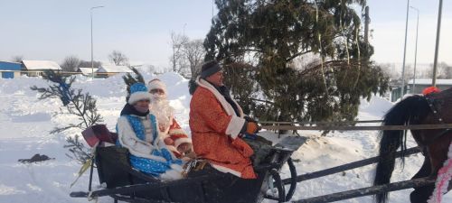 В Старом Казеево поздравили семью участника СВО