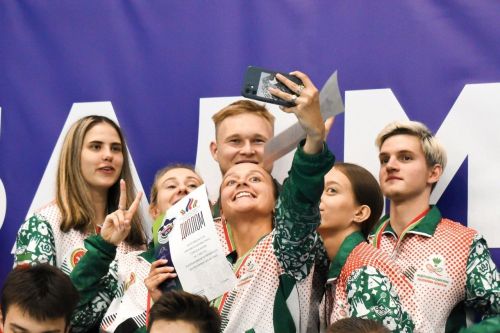 Бадминтонисты показали хорошие результаты на соревнованиях разных уровней