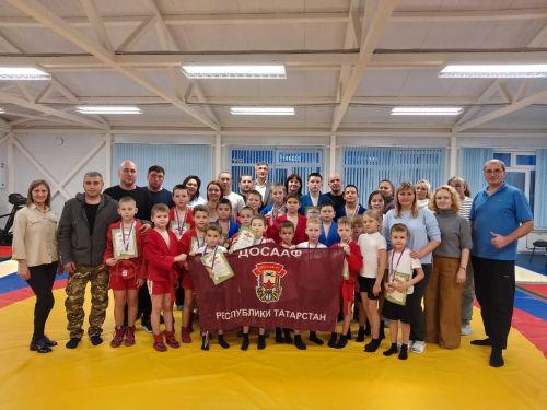 Юные самбисты свой праздник отметили поединками на борцовском ковре