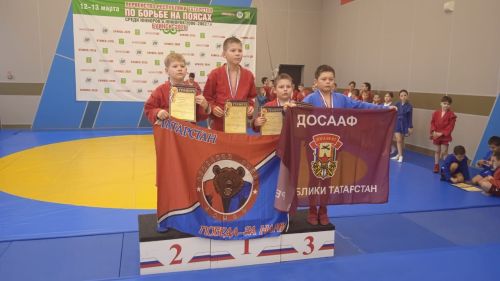 Успех камскоустьинских самбистов на межрайонном турнире