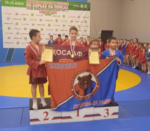 Успех камскоустьинских самбистов на межрайонном турнире