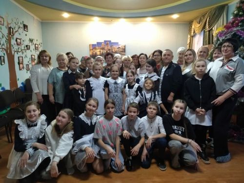 Ученики Рудницкой школы подготовили концерт для пожилых людей